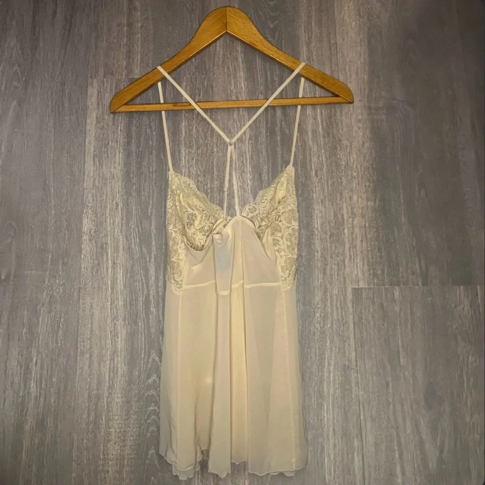 Victoria’s Secret Sheer‎ Lace Slip Dress Medium Ivory Strappy Back